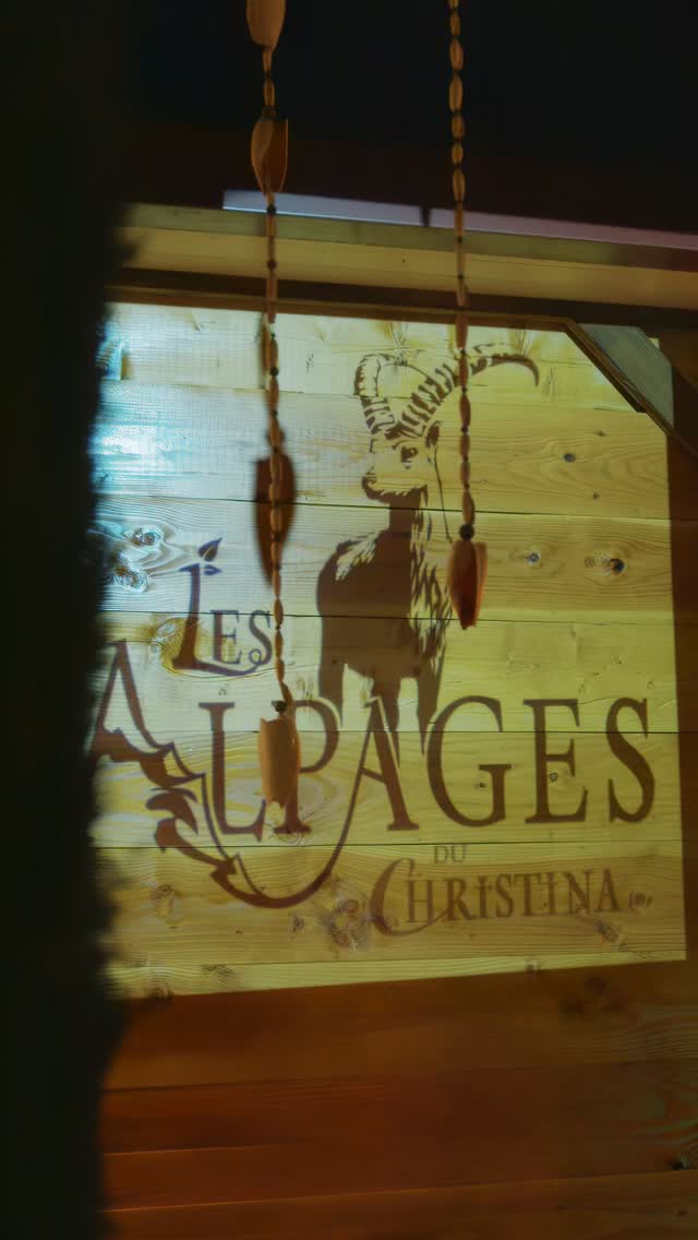 ✨ Nouveau concept hivernal !
Cet hiver, la terrasse du Christina se transforme en Alpage, un restaurant éphémère où la Savoie s’invite à votre table.
Au menu : ambiance chalet, plats typiques revisités, fromages fondants et convivialité garantie autour du feu 🔥🧀❄️
📞 réservation : +33 06 89 90 22 31