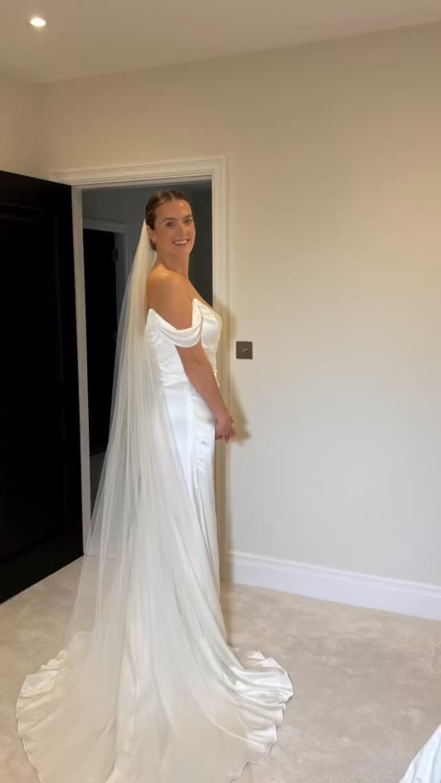 A beautiful bride and bridal party that Katy and Alex had the pleasure of getting ready recently! 👰🏼♀️
It’s always such a privilege to be apart of these special days and this one didn’t disappoint 🫶🏼
Remember we do hair up for all kinds of events, especially as it’s coming up to party season! 🎄
Click our booking link in our bio to book online 🫶🏼
#bridalhair #hairup #occasionalhair #bridalpartyhair #bridesmaidshair #weddinghair