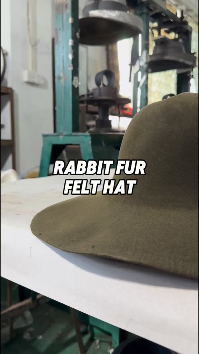 RABBIT FUR HAT
#felthat #customhat #factory #oemhat #hat #hatfactory #hats #outdoorhat