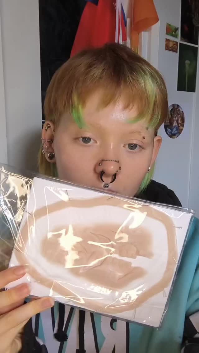 Apply with me ✨✨ @fakefx1 prothetic
#artist #disabledartist #fineart #makeupartist #zombiemakeup #zombie #makeupinspo #halloween #specialeffects #prothetics #specialeffectsmakeupartist