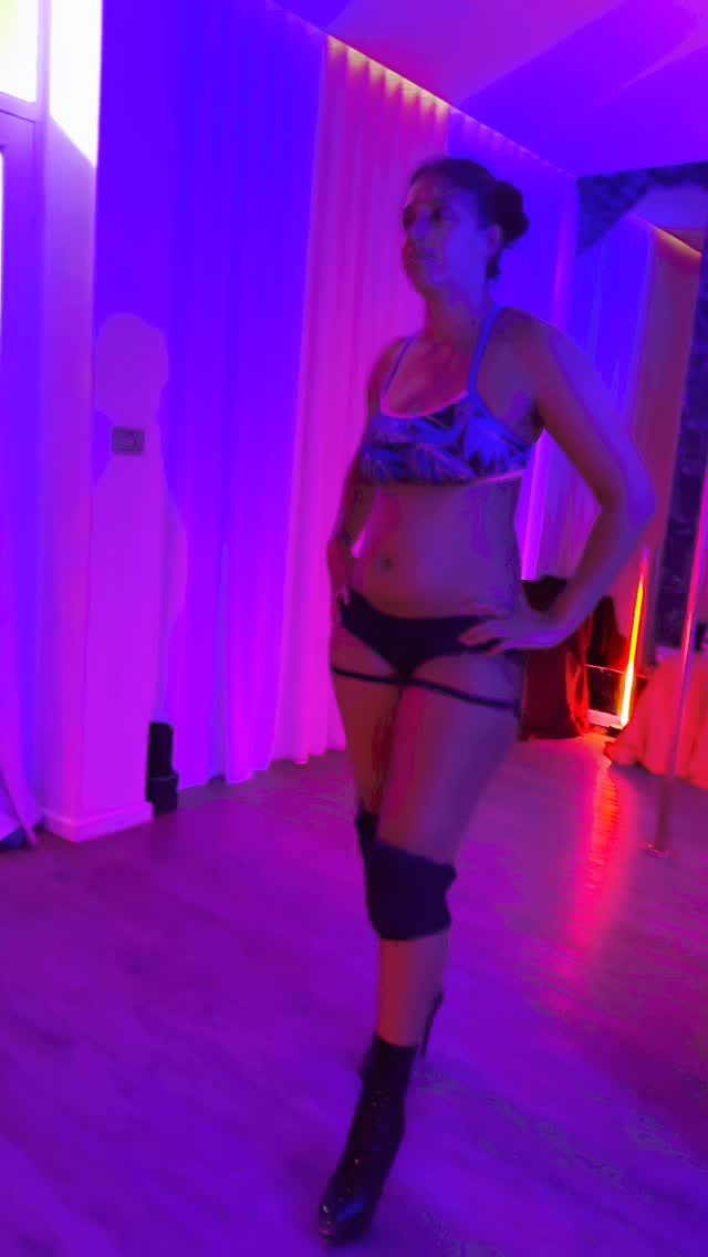 ๐ฅ Ready to unleash your confidence? ๐ฅ
Join La Diabla Pole & Fitness Studio โ North Sydneyโs boutique pole and group fitness space!
โจ Group Classes | Private Sessions | Unstaffed Practice Packages
๐ Enquire now: www.ladiabla.com.au or email info@ladiabla.com.au
#PoleDance #NorthSydneyFitness #PoleStudio #SydneyPole #GroupFitness #PoleClasses #ConfidenceGoals #LaDiabla #PoleDancerLife #SydneyGym #EmpowerYourself #PoleJams