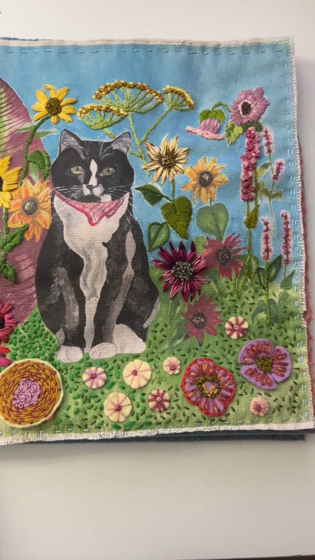 After all these years, I now have a project case made from the panels that have been printed with my paintings.
This is the 24cm panel with my painting of Muffin, aka The Cat of Judgement .... that's what he was ❤️ Long gone, but never forgotten ❤️
Muffin will be coming with me in kit form to @knitandstitchshows in Harrogate which is happening the week after next.
#projectcase #needlecase #huswif #knitandstitchshow2025 #harrogate