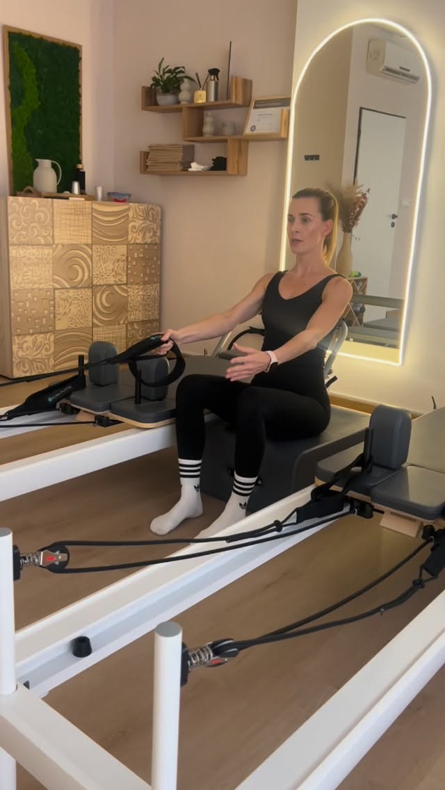 The magic is in the slow move.
Learning to cue with more clarity, rhythm and ease — it’s all practice.
Refining, adjusting, feeling. Always learning. ✨
Switching from Czech to English and back. 😍