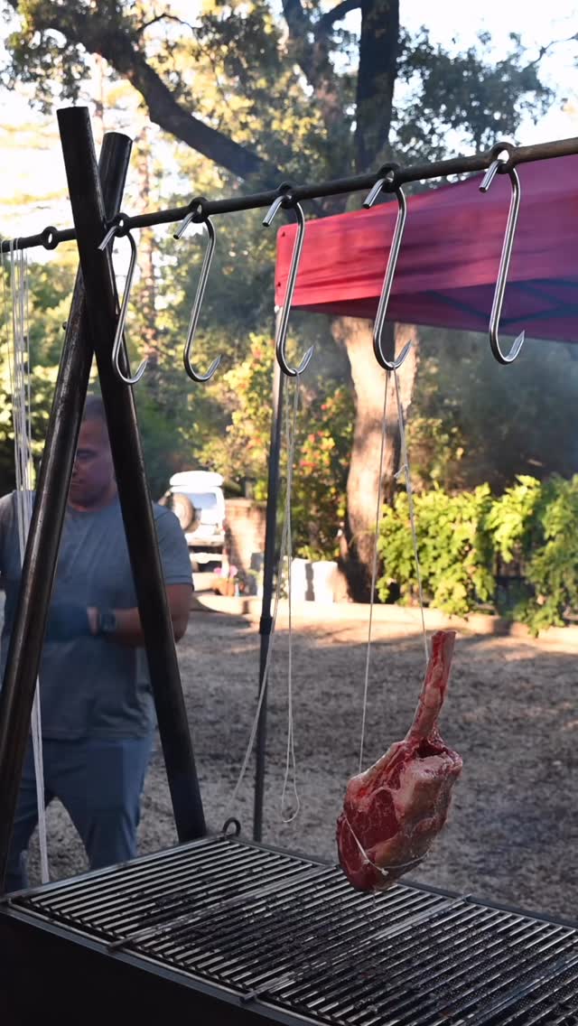 Trussing tomahawks like a pro…
Grillmaster Adam at work, our method enables easy rotation of tomahawks during an open-smoke for the perfect cook… 4-hour tomahawks ftw!!
Big thanks to @togameatandfish for supplying the goods.
#privatechef #meat #woodfired #catering #grilling #climbing