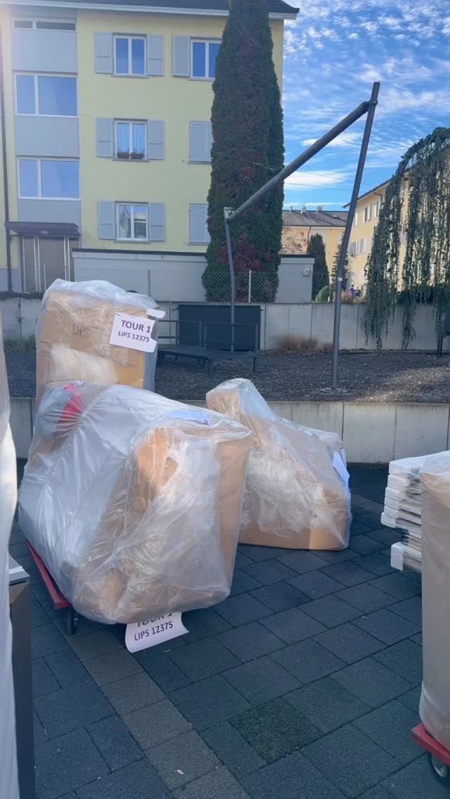 Die Sofa zieh hüd us i schöni warmi Stubene…. 😂🫶🏼❤️