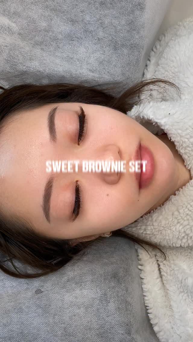 A touch of warmth for the cold season — rich brown lashes that glow against every skin tone.
I didn’t know I could fall deeper… until I met this shade. Volume top line with matching brown bottom lashes, creating depth, warmth, and the most effortlessly chic winter look. 🤎✨