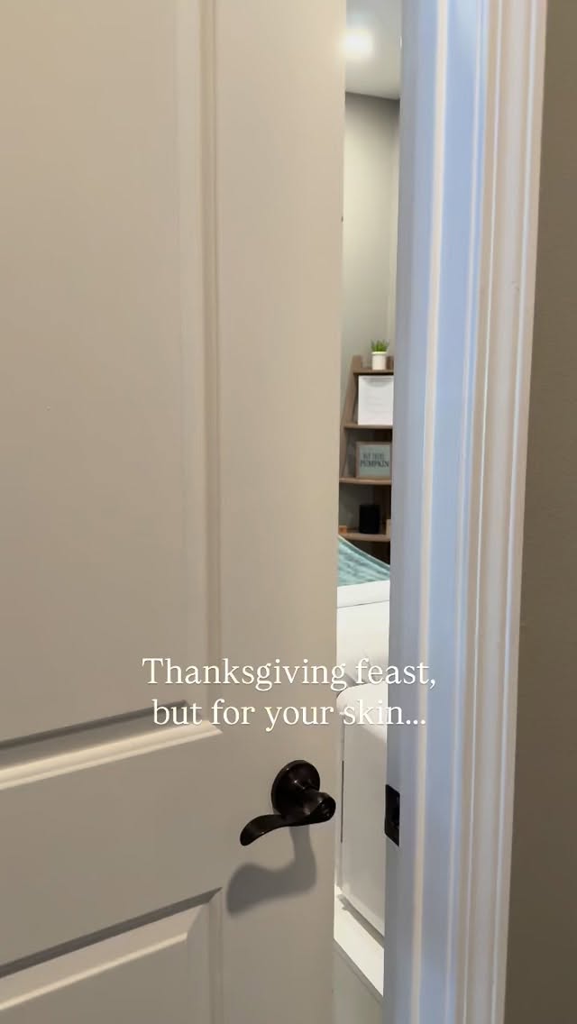 Tis the season for overindulging, skincare included. 🧖♀️
Eminence Organics blends the best of nature’s farm-fresh fruits, vegetables, and botanicals to create skincare that’s as nourishing as it is natural.
Our Eminence facials are a celebration of the earth’s ingredients, crafted to bring out your skin’s healthiest glow.
Book your facial or shop our wide range of Eminence products this season.
💟Bodyworksofperdido.com
💟850-356-6311
💟M-F, 9:30-5pm & Saturday, 9am-4pm
#pensacolaspa #perdidokey #foodforyourskin #seasonalglow