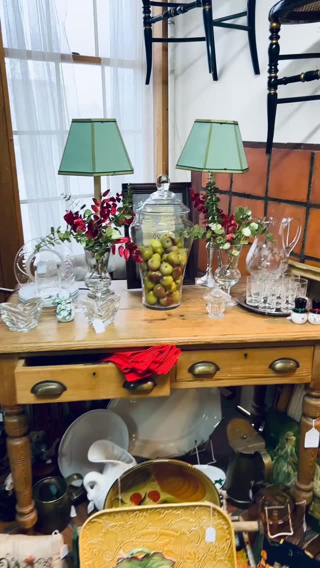 ✨ Holiday Treasures from Simone Raymond Antiques
Discover Simone Raymond’s beautifully curated collection of fine antiques this holiday season — from 18th and 19th century china and pottery to sterling silver, French and English country décor, and timeless decorative pieces that make every room glow.
Each piece is hand-selected for its beauty and history — the perfect gift or finishing touch for your home this season.
You’ll find Simone Raymond Antiques inside The Tomato Factory Antiques & Design Center in Hopewell, NJ — home to over 20 small businesses offering vintage, artisan, and one-of-a-kind holiday finds.
🎁 Shop local. Celebrate tradition. Find something unforgettable.
#simoneraymondantiques #tomatofactoryantiques #hopewellnj #holidaygifts #shoplocal #antiques #vintage #homedecor #holidaydecor #giftideas #antiqueshopping #buckscountyshopping #centralnjantiques #holidayinspiration #timelesstreasure