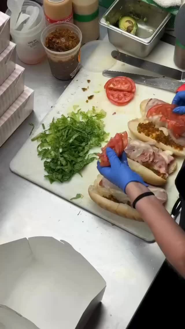 It’s so easy to fall in love... with catering from Carroll’s Kitchen!
From breakfast gatherings to lunch meetings, our food is made fresh and full of purpose🥪🥗