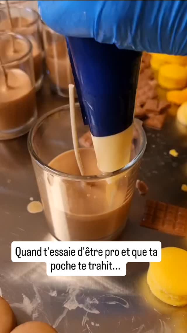 Pas de musique, juste un moment de galère ou ta poche explose ( la moitié est tombée par terre 😬) et te fais devenir grossière 😅