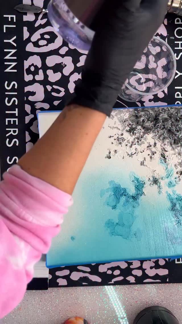 NEW FS Fast Cure Epoxy!! Larger projects have never been easier and faster to complete. My new fast cure epoxy gives you more work time, better clarity, and so much easier to use!! I mixed 10 ounces and had plenty of work time 🥰🥰 I poured it on thick and not a bubble in sight. It’s like water 💦 This is just a building layer for this piece and I can get it out of the way quickly without drama thanks to my new FLYNN SISTERS FAST CURE EPOXY 😍😍 @flynnsisterssupplyshop USE CODE FLYNN10 to save 💗 #resinart #epoxyresin