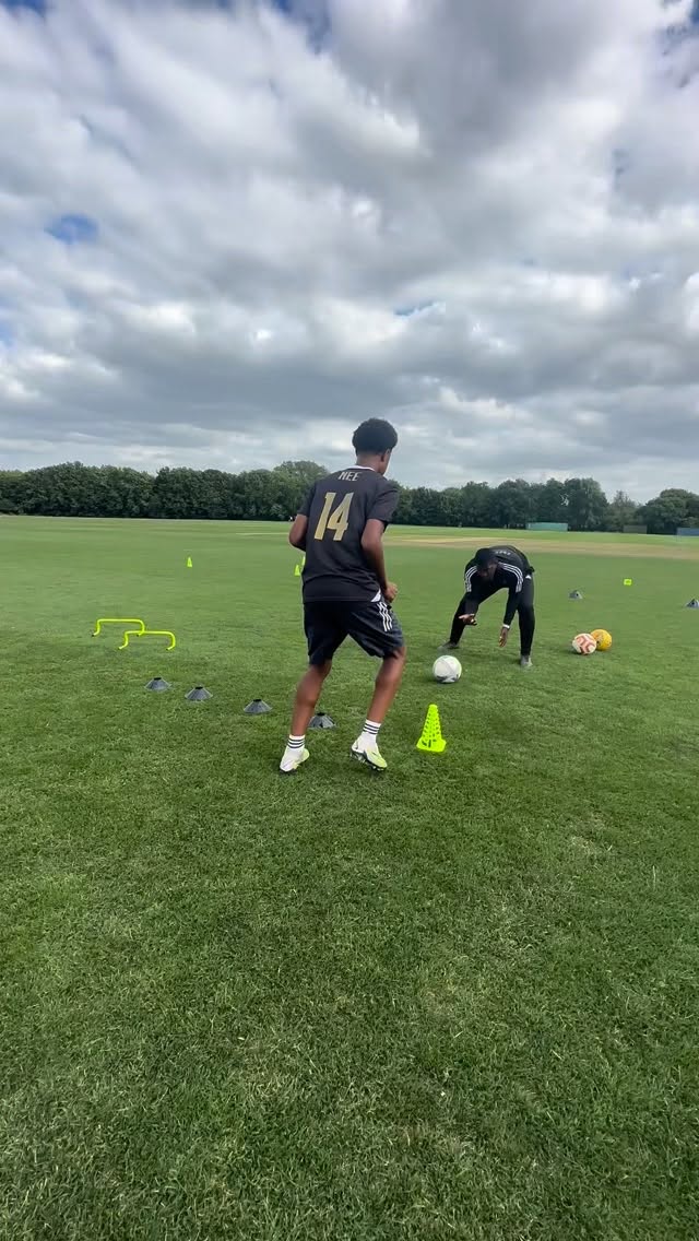 Building players, shaping leaders. ⚡
*
*
*
GET IN TOUCH❕
📞wa.me/message/O3RQATPUWFGVM1
🌐 www.ebbselitecoaching.com
🔗 www linktr.ee/ebbselitecoaching
#TrainLikeTheElite #FootballCoach #FootballTraining #1on1Coaching #PlayerDevelopment #FootballDrills #TrainLikeAPro #FootballSkills #FootballMindset #NextGenFootball #miltonkeynesfootball
