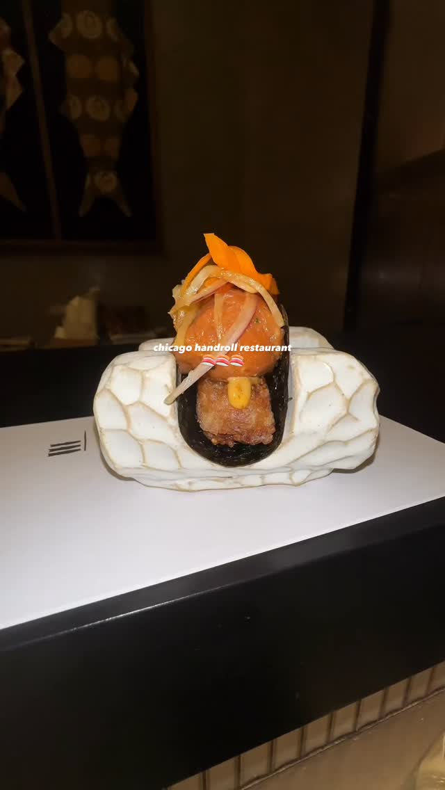 @tamuchicago in Fulton Market serves an incredible handroll experience. I tried the Chef’s List with signature handrolls. The Unagi and Spicy Tuna were my favs. ✨🍣
#chicago #sushi #chicagofood #chicagorestaurants #chicagosushi #fultonmarket #chicagofoodie #chicagodinner #chicagoeats