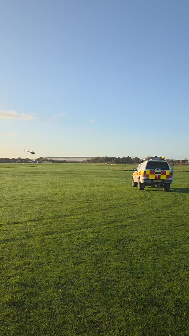 @heliairuk heading out early this morning. 🚁 👋
#bartonaerodrome #manchester #generalaviationlovers #generalaviation #grassrunways #runwayinspection #runway #sunrise #r44 #robinsonhelicopters #robinsonr44