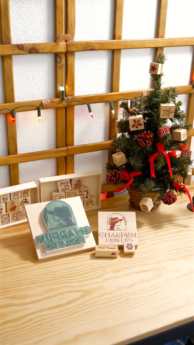 Se achas que o espírito de Natal não combina com branding…
é porque ainda não viste um carimbo a trabalhar em novembro e dezembro 🎄😏