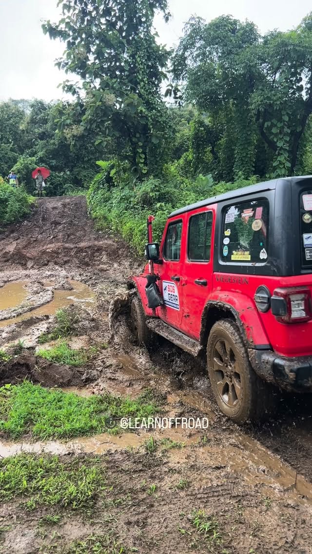 Wrangler messes up the exit, tilts and self recovers. Question: why was he moved front and not reverse? - (you can even hear someone shouting to come back)
IMPORTANT: These are students here to learn. There should be no hate towards the driver. Inappropriate comments will be deleted.
#learnoffroad #offroadjunkie #jeep #wrangler