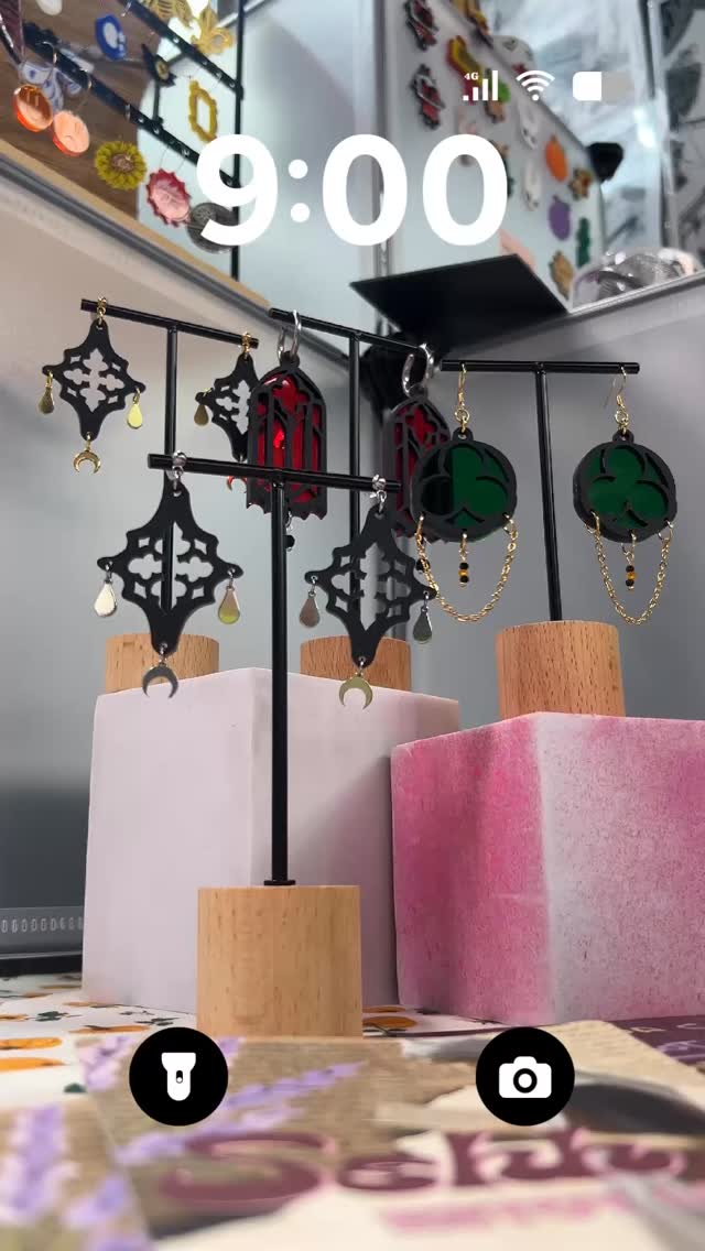 Siempre son una buena opción.
¿Has visto la colección GothicA?