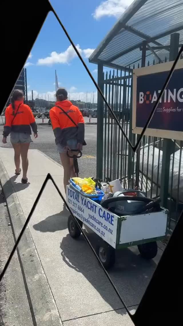 It’s a great day for a spring clean ✨#bayofislandsnz #totalyachtcare #boatmaintenance #yachtlife #boatcare