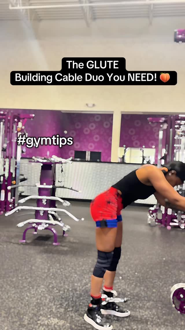 🛑Stop doing cable kickbacks straight back! Here are two moves to target all your glute muscles for maximum shape and growth.
1. Cable Kickbacks: Secure the strap and hinge forward into a table-top position (back flat!). Crucially, turn your working foot out 45° to better hit the glute medius. Kick back and squeeze. Controlled movement only!
2. Cable Curtsy Lunge: Keep your active leg moving all the way back and across the standing leg. This exaggerated cross-over creates maximum length and stretch in the glute for a massive contraction on the way up. Drive through your front heel!
Save this for your next leg day!
#gluteworkout #cablekickbacks #legday #formcheck #fyp
