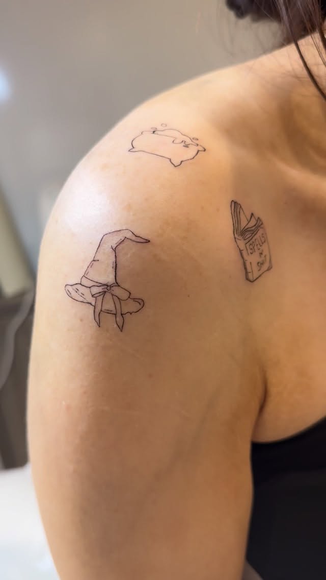 3 little beauties I did a couple of days ago now from our Halloween flash sheet! Absolutely In love!! And look at that little witches hat with a girly pop Bow!!
#huntly #aberdeenshire #aberdeen #skinclinic #banff #banff #insch #aestheticpractitioner #fineline #finelinetattooartist #finelinetattoos #spmu #pmu #pmuartist #finelinetattooing
