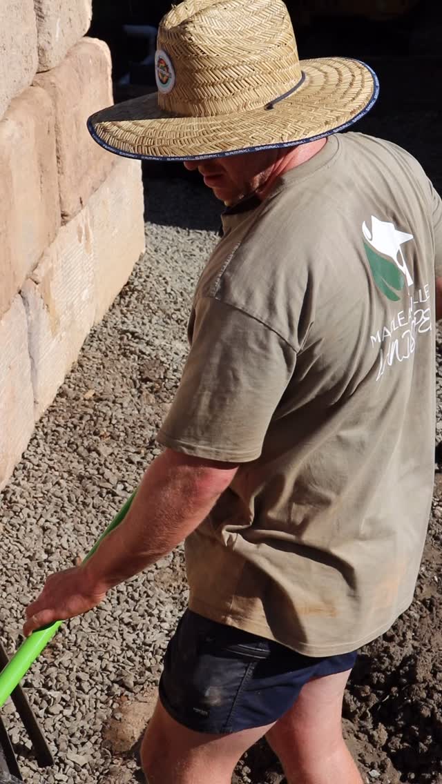 Our focus is simple: creating outdoor spaces that are functional, timeless and built to stand the test of time. 📸
#retainingwall #sandstone #landscaping