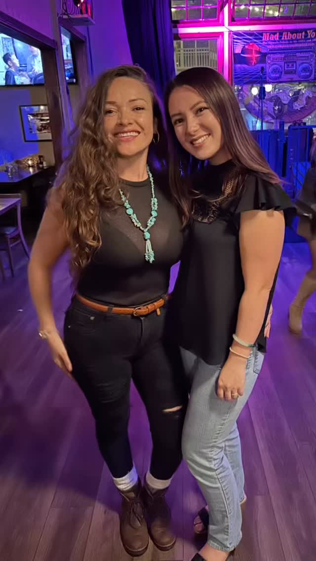 What does living a dream realized mean to you?
#pursueyourdreams #adreamrealized #dreams #dream #interview #dreamlife #newmusic #brooklyngabriel #dayanamendoza #spiritroutes
Dayana Mendoza is a Colombian-born healer, mother, and founder of Spirit Routes, a movement dedicated to ancestral healing, sacred embodiment, and community-rooted transformation. Rooted in the medicine of her lineage and shaped by a journey through trauma, motherhood, and awakening, she walks as a warrior, medicine woman, and spiritual guide, helping others reclaim their voice, power, and rhythm through sacred movement, ceremony, and community.
Through Spirit Routes, Dayana has curated transformational journeys across Spain, Mexico, Colombia, and Egypt, weaving together ancestral medicine, intentional sisterhood, and embodied healing. Her work has been recognized globally—featured in Forbes’ “100 Women in Psychedelics,” published in DoubleBlind Magazine as co-creator of Motherhood and Psychedelics, and honored by Yoga Journal as the first woman to offer guided meditations in Spanish.
Currently she is in Egypt leading a group of people through a spiritual transformation journey 🙌🏼