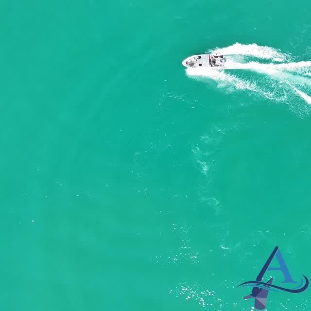 🏆Wir gratulieren Davy zur Motorbootprüfung! 🎉
Du hast das Boot stets sehr souverän und professionell geführt: ein nautischer Profi. Es hat Spass gemacht, dich auf dem Weg zum Captn begleiten zu dürfen ⚓️
☀️Wir wünschen dir viel Spass auf dem See 🚤💨
Wir unterrichten den ganzen Winter❄️ mit Heizung ❤️🔥und starten am Montag wieder mit einem Küstenscheinkurs 🏝️—> ankerfels.ch/sbfsee
Schenke einem future captain die erste Bootsstunde 🎁—> ankerfels.ch/schenkenundbuchen
#ankerfels #zürisee #motorboot #altendorfsz #vsms #readyforsummer #captain @hensa_lago_marina