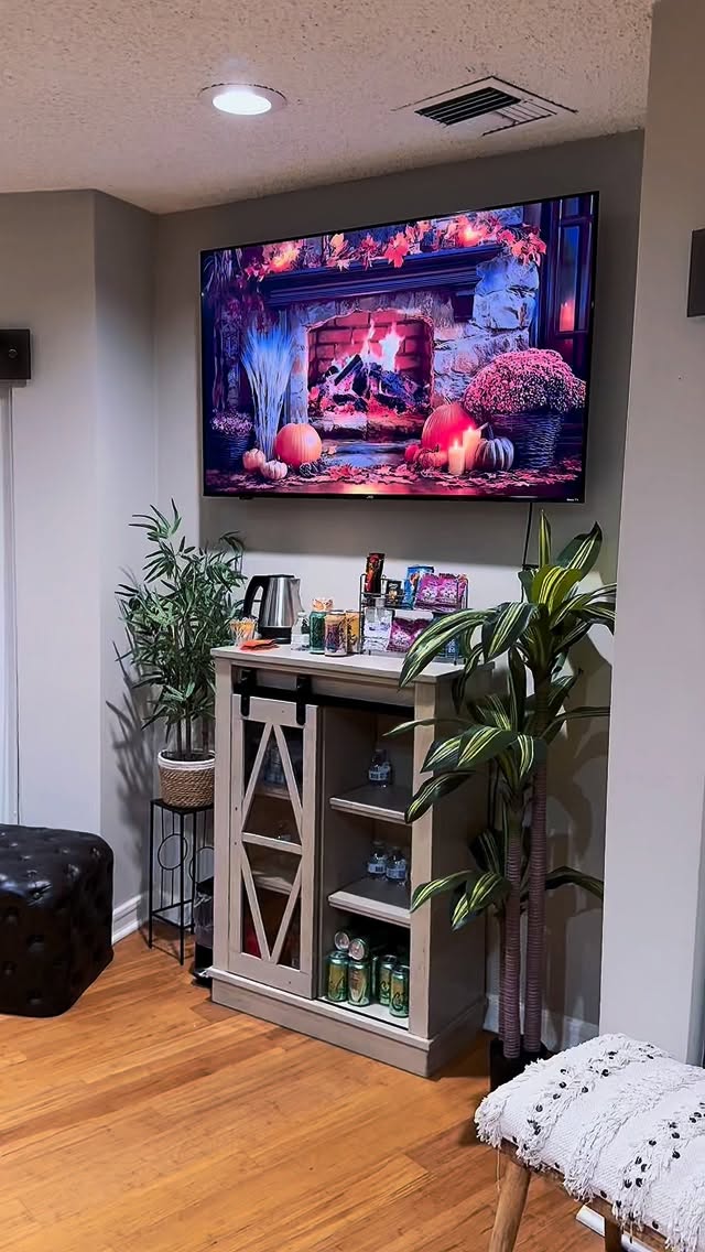 Beautiful ladies! Don’t miss out on the BIG PROMO I’m doing for my bday month of November 40% off all facials don’t miss out at @viris.beauty inside @fmskincare spa 🧖♀️