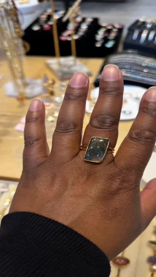 Before and after @pawsup_studio nails stepped onto the scene.
My flouralite ring from @kairosjewell sets it off nicely.
Both can be found at the @brandstory.uk popup at Battersea Power Station
.
.
.
.
.
#goodbusinessessupportgoodbusinesses #jewellery #crystals #nails #pressonnails #giftideas #althielifestyle #althielifestylerocks #althie_lifestyle