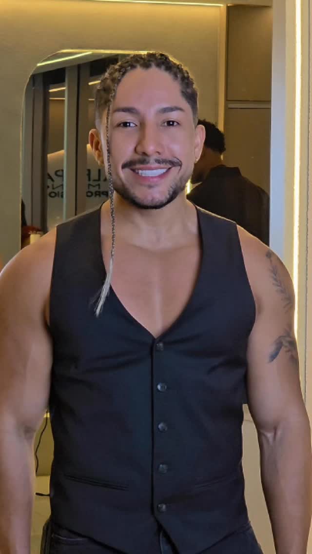 ¿Cansada de lo mismo? ¿Lista para verte y sentirte como nunca?
¡Este es tu momento!
Mira este video para escuchar mi invitación personal y luego haz clic en el enlace de mi biografía o en el botón de abajo para agendar tu cita de valoración. Cuéntame qué sueñas y lo haremos realidad.
#ElCambioQueDeseas #TransformaciónCapilar #JesusTabares #HairGoals #TuNuevoLook