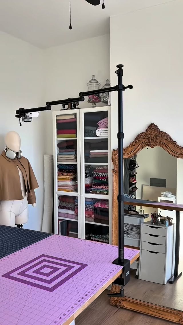 This is such a great set up for overhead tutorials. Easy set up, so sturdy and flexible with height adjustments. Comment SETUP to get the link. 🥰