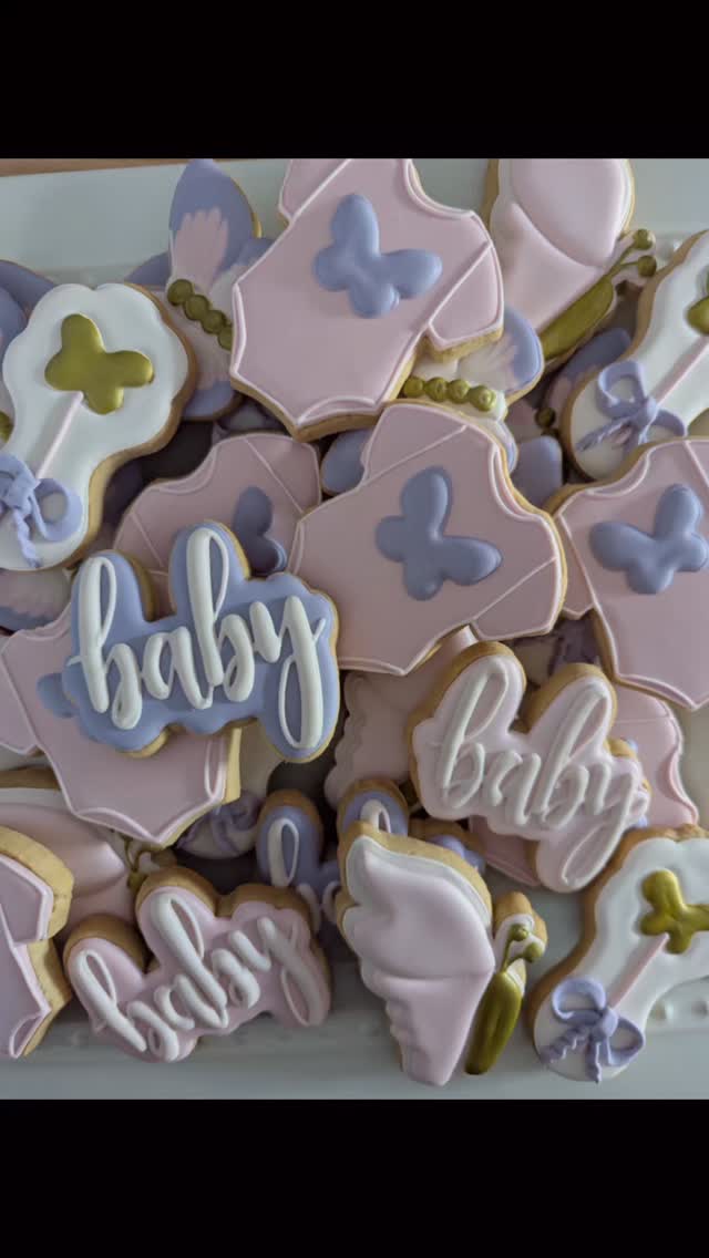 “From rattles to onesies — every cookie made with a sprinkle of love! 👶💖
Which baby shower theme is your favourite?”
