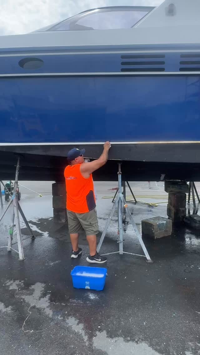 Prepping up for a polish 🫧#bayofislandsnz #totalyachtcare #boatmaintenance #yachtlife #boatcare #bayofislandsmarina