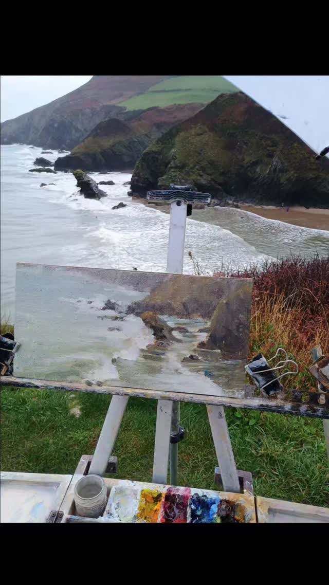 So much rain lately, there's no avoiding it if you want to paint! I found myself enjoying the atmosphere and vertical white sheets passing by and later a beautiful 🌈