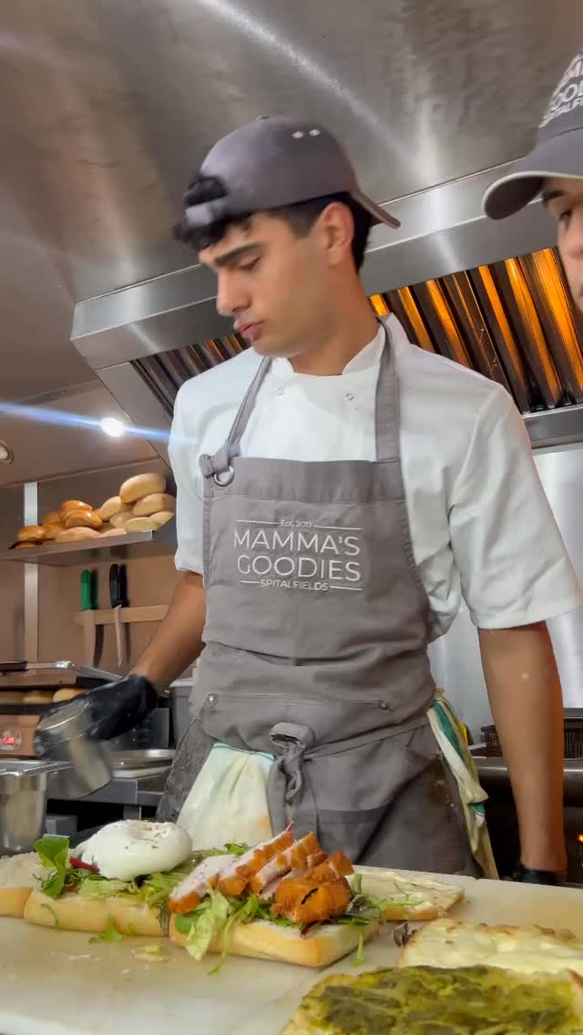 Can’t pick just one? Neither can we 🔥
Burrata 🤍 Pollo 🧡 Salsiccia 🤎 — all freshly made at Mamma’s truck in Spitalfields!
📍Find us at Spitalfields Market or order online 📲Link in bio!
#PaniniTime #MammaKnowsBest #SpitalfieldsVibes #SpitalfieldsMarket #italianpanini #italiansandwich #londonstreetfood #streetfood