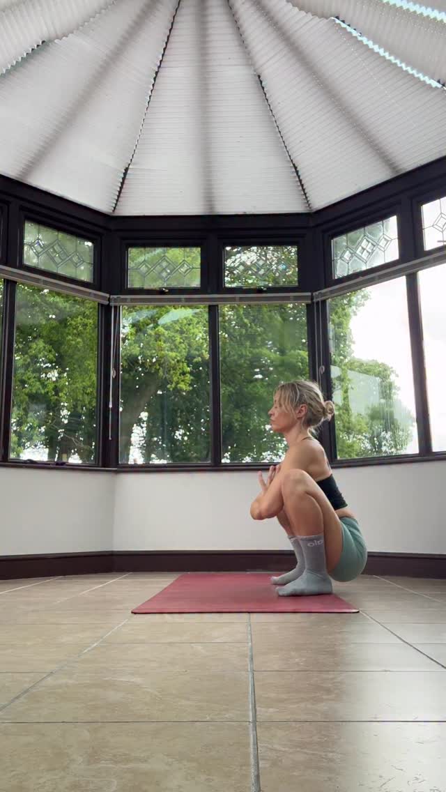 Playing around with transitions from Malasana to handstand to middle split to one of my favorite funky arm balance shapes for day 3 of our #NOCTURNALOYOGA Challenge
It’s always fun to link transitions together and use a pose as a starting point to see where you can go from it. Malasana is one of my favorite ways to approach or work into a handstand press — it feels grounded yet dynamic, and there are so many directions to explore from there. 💫
#handstand #handstandpress #malasana #armbalances #armbalanceaddict #fallenangelvariation #middlesplits #splitsplay #splitstransitions #theartofflexibility #flexibility #flexibilitytraining #flexibilitytrainer #flexibilityonline #aloyogachallenge #aloyoga