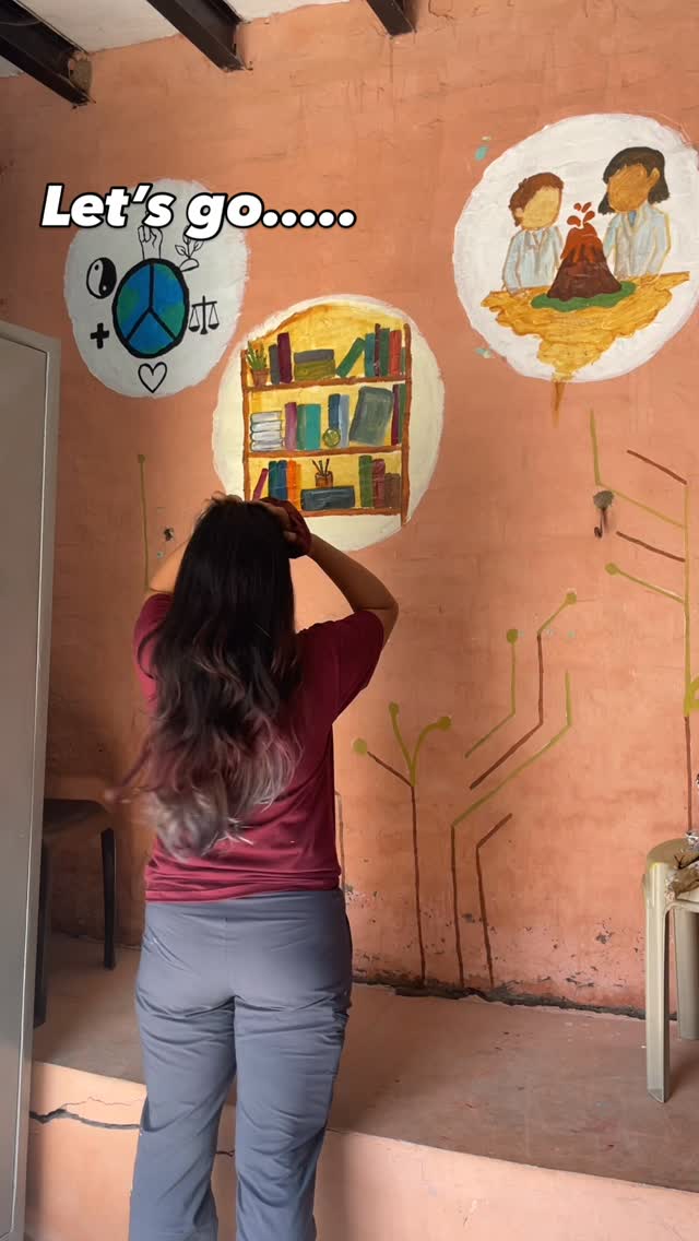 Just an artist with rainbow hair trying to make every wall forget that it was once empty 🌈🎨🌻
#anewpamapaints #anewpamatravels #painting #muralartists #communityart #paintingtotellstories #villageofharyana #artfromtheheart🖤