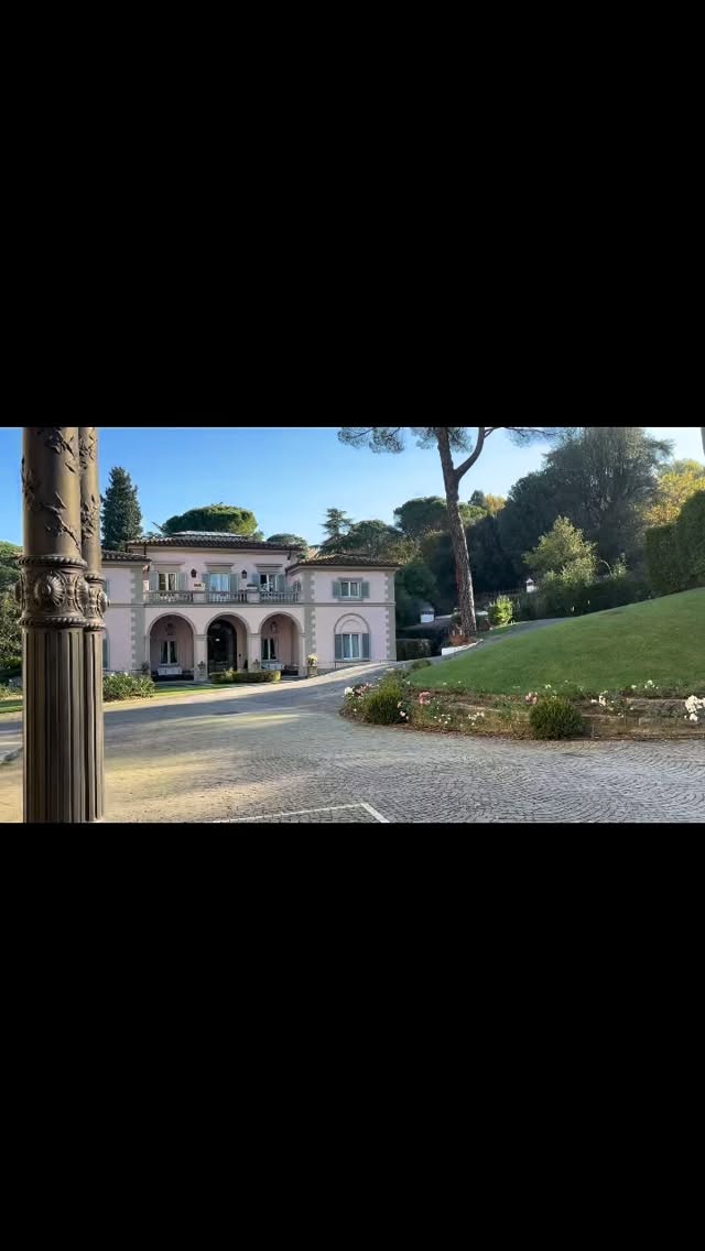 Found a few amazing partners in Florence/Tuscany on this quick trip ….
@vakayintuscany (our tour coordinator)
@villacorahotel (Probably will exclusively stay here when visiting Florence- perfection ❤️…)
@marronaia (winery & truffle hunter)
Pizza. Gelato.
@borgoanticofirenze (dinner in Florence)
Ready for your own Florence adventure? 😊❤️
Megan.Stout@Fora.Travel