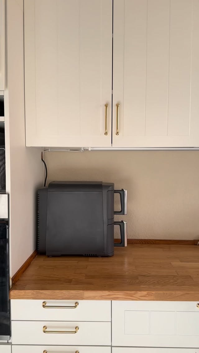 Vor der Plätzchen-Saison schnell noch alles fresh machen! Am einfachsten geht das mit unserem Back-Organizer – bestellt ihn euch noch heute über den Link in der Bio🥳 #cleaning #cleanupnice #ordnung #backen #plätzchenbacken