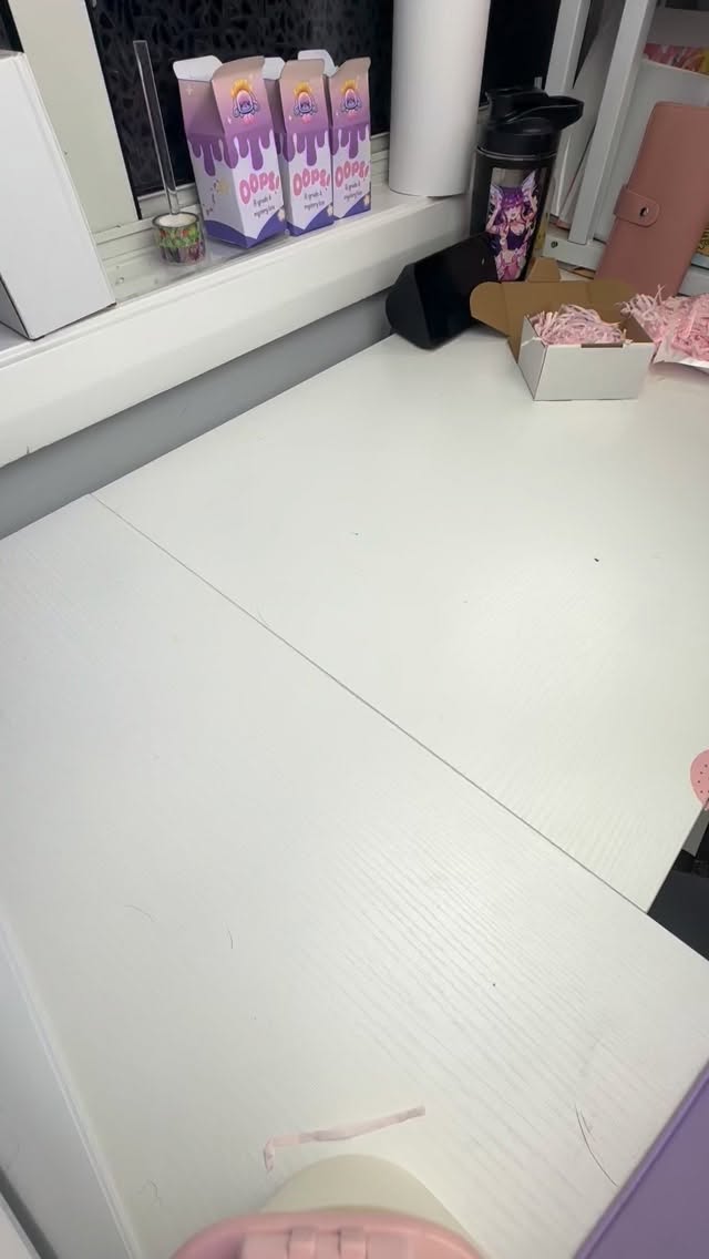 Pack this @beemievt and @aikaamanai order with me!
Two vtuber besties, ready to go to their new home 💕🥰
If you’re looking for more vtuber merch, make sure you check out my website!
And who knows, maybe some more vtuber fanarts coming soon too!
#smallbusiness #vtuber #envtuber