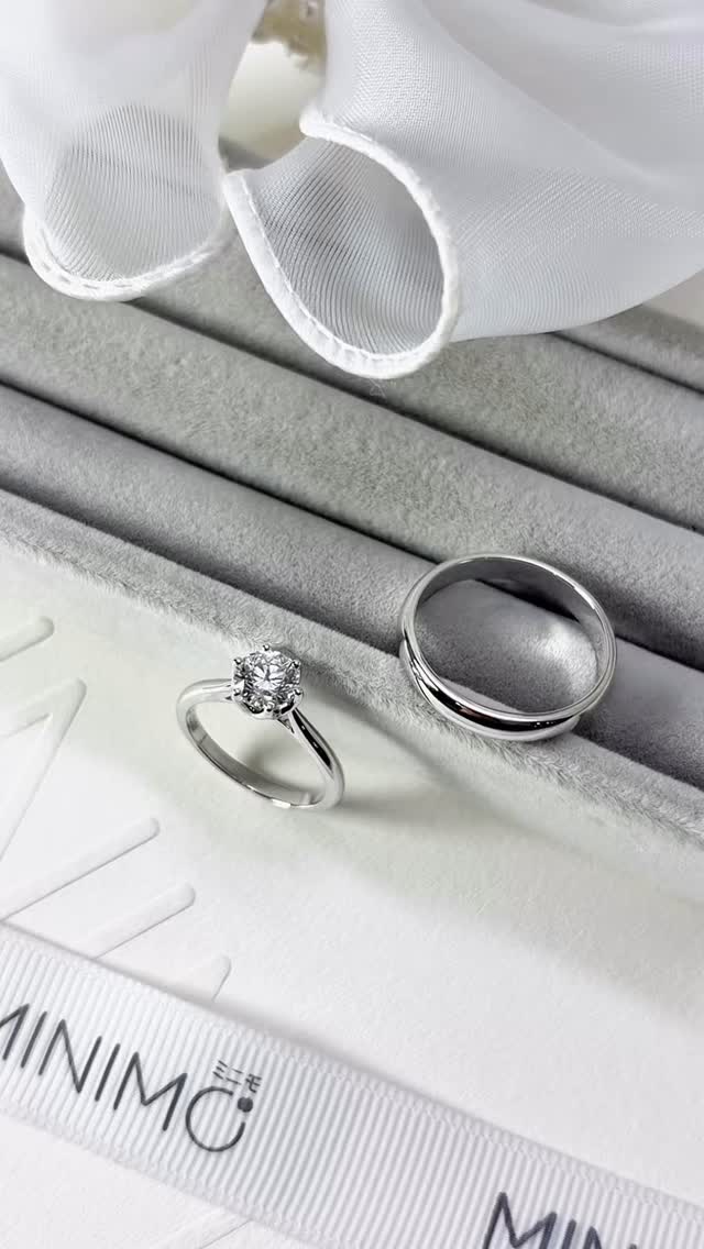 ขอบคุณคุณ Wanicha ที่ให้เราเป็นส่วนหนึ่งในวันสำคัญของทั้งสองท่านครับ • แหวนเจ้าสาวเพชรชูเดี่ยว Solitaire Ring GIA 0.82กะรัต น้ำ100 D color VS1 3EX NONE ดีเทลกระเปาะ Petal Prong กลีบดอกไม้ละมุนๆครับ • แหวนเจ้าบ่าวเป็นวงเกลี้ยง มินิมอล คลาสสิค เรียบหรู • 18K White Gold ✨💍
.
Budget : 12x,xxx THB +/-
.
ลูกค้าที่สนใจแวะมาชมสินค้า รบกวนนัดหมายล่วงหน้าก่อนนิดนึงนะครับ ☺️
.
ตัวเรือนทองแท้18K พร้อมเพชรใบเซอร์ GIA สำหรับขนาด 0.18 กะรัตขึ้นไปทุกเม็ด
.
หน้าร้านใกล้ BTS เพลินจิต พร้อมบริการหลังการขายทุกเรื่อง ดูแลลูกค้ามาแล้วกว่าสองพันคู่ ชมรีวิวจากลูกค้าได้ที่ >> https://www.minimojewelry.com/testimonial
.
ดูแบบแหวนทั้งหมดได้ที่ —> https://www.minimojewelry.com/weddingringsdesign
.
** แถมฟรี เลเซอร์สลักชื่อ เลือก Font ที่ชอบได้
** พร้อมกล่องแหวนสวยๆสำหรับเข้าพิธี
.
💎 Inbox: m.me/minimo.jewelry
💎 Line: @minimo.jewelry (มี @)
💎 Web: http://minimojewelry.com
💎 Call: 092-456-9509
.
** เนื่องจากงานของทางร้านเป็นงานสั่งทำตามความต้องการของลูกค้า ราคาจึงอาจมีการปรับเปลี่ยนตามดีไซน์ สเปคเพชร ไซส์แหวน และราคาทอง/เพชร ในแต่ละช่วงเวลาครับ
.
#minimojewelry #แหวนคู่ #แหวนแต่งงาน #แหวนเพชร #แหวนหมั้น #diamond #diamondring #แหวนเพชรแท้ #เพชรGIA #engagementring #ทองแท้ #เพชรแท้ #weddingring #เพชรแท้ราคาโรงงาน #แหวนเพชรGIA #weddingring #แหวนชู #แหวนหมั้น #ring #ใบเซอร์gia #เพชรน้ำ100 #งานแต่งงาน #เซอร์ไพรส์ขอแต่งงาน #ขอแต่งงาน #ແຫວນແຕ່ງງານ #ງານແຕ່ງດອງ #ຮ້ານເພັດ #ແຫວນແຕ່ງດອງ