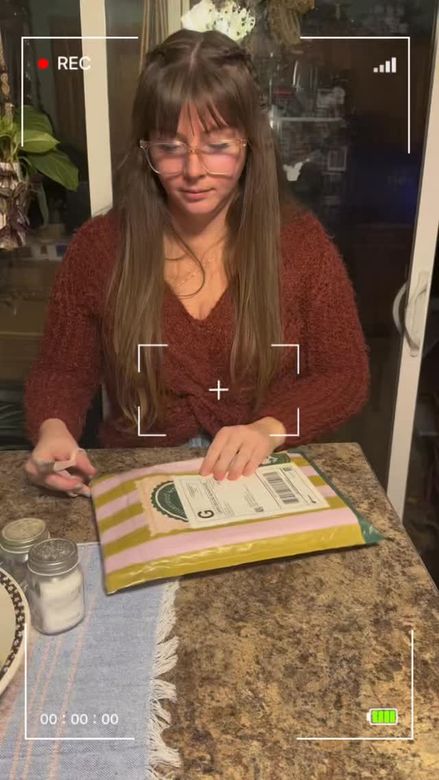 Say hello to Jessica! Not only is she rocking her best hair days, she’s also loving her new Totocactus notebooks.
She’ll walk you through her experience and what makes ordering from us so easy.
Shop now! we ship across the USA!
Link in bio.
#customerreview #customerappreciation #totocactus #notebook #everydaymagic