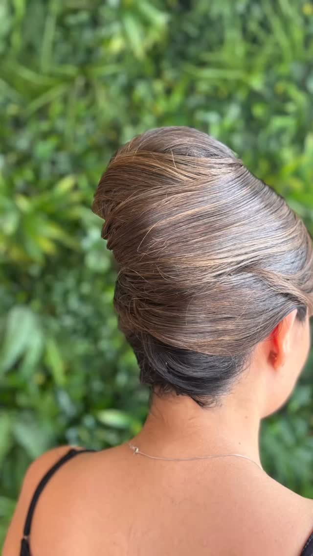 Pero que peinados se mandan nuestras chicas😍 trabajo de nuestra talentosísima Scarlet 🖤
Agenda tu cita con anticipación 💖