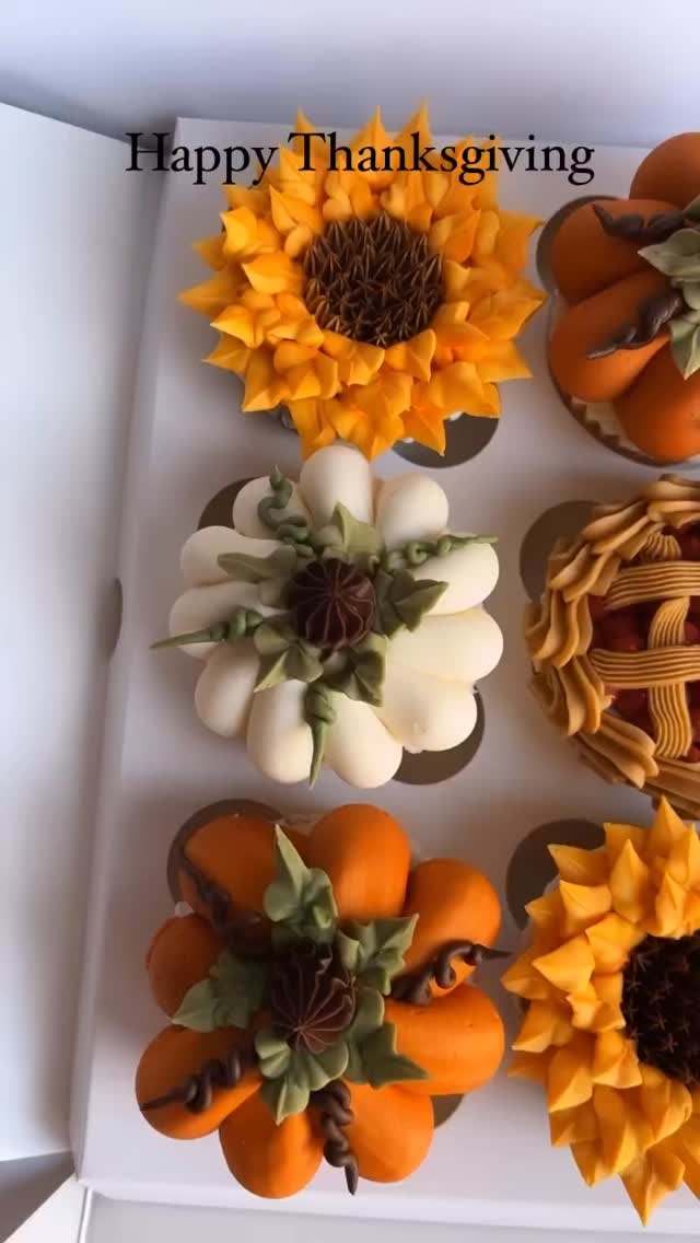 Happy Thanksgiving Day 🍁🧺🦃
Wishing everyone a Happy Thanksgiving Holiday.
.
@desertbloombakehouse
.
#cupcakebouquet #cupcakes #cupcakedecorating #cupcake #buttercreamflowers #frosting #cake #cakedecorating #food #dessert #treats #baker #fall #fallstyle #hobby #crafts #edible #art #style #foodie #thanksgiving #thanksgivingdinner #flowers #pumpkins #pie #lasvegas #lasvegassmallbusiness #vegas #holiday