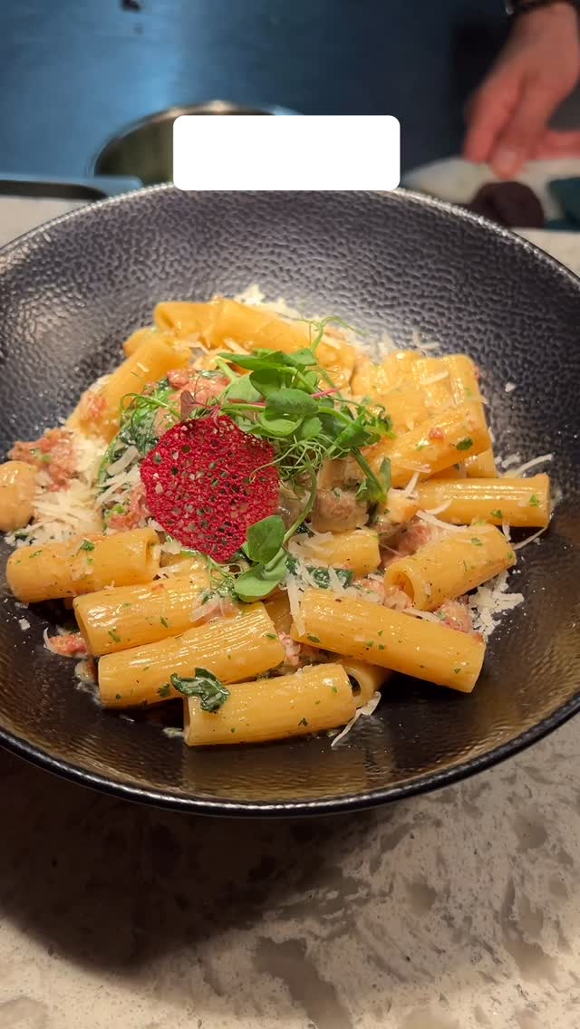 How to make one of our favorite new Pastas, the Rigatoni pasta “Alla Norcina”. Straight from the Umbria region of Italy. Ingredients: Extra Virgin Olive Oil, Garlic, Red Onion, Butter, Salsiccia, White Wine, Mushrooms, Baby Spinach, Nutmeg, Black Pepper, Cream, Pecorino Romano and Rigatoni. An unbelievable combination, full of Flavor. Come and try it out. #pasta #pastabarra #pretoriarestaurants #pastalover #pastarecipes #foodie #dinnerrecipes #datenight