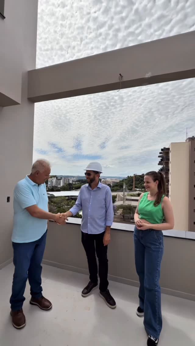 Estivemos durante a semana realizando o acompanhamento das etapas da obra no Residencial Suzana, juntamente com o engenheiro civil @bruschijoaoaleixo e a arquiteta @gabrielanava.arq.
Etapa crucial para conseguirmos manter o cronograma e a organização na entrega das aberturas.
Agradecemos novamente a parceria com a @bruschiengarq neste empreendimento.
#obra #construçaocivil #prédio #aberturas #esquadrias #arquitetura