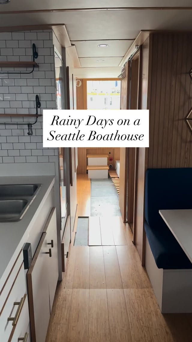 As a Seattle realtor, every day brings something new — from luxury condos to houseboats floating in the rain.
It might not be perfect, but it’s pure Seattle 💙
#SeattleRealtor #HouseboatLiving #RainyDayVibes #LakeUnion #SeattleHomes #PNW#collectivegroup