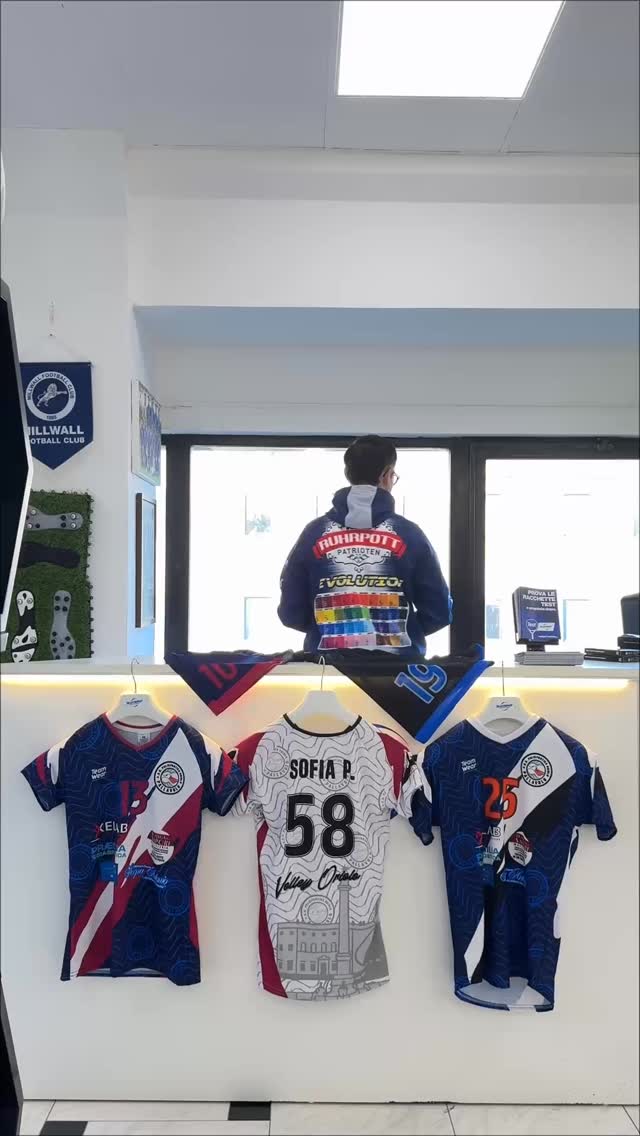 🏐 Nuove divise pronte per l’Oriolo Volley!
👕 100% personalizzate in sublimazione, pensate per rappresentare al meglio i colori e l’identità della squadra
👉 Realizzate in tessuto spandex ad alta traspirabilità, per garantire comfort, elasticità e libertà di movimento in ogni partita
💥 Voi che ne pensate?
📞 0761 1740574
✉️ info@teamwearshop.it
🌐 www.teamwearshop.it
📍 Via della Meccanica 6, Viterbo
#teamwear #oriolovolley #pallavolo #sport #divisesportive #abbigliamentopersonalizzato #viterbo #customwear #sublimazione #abbigliamentosportivo