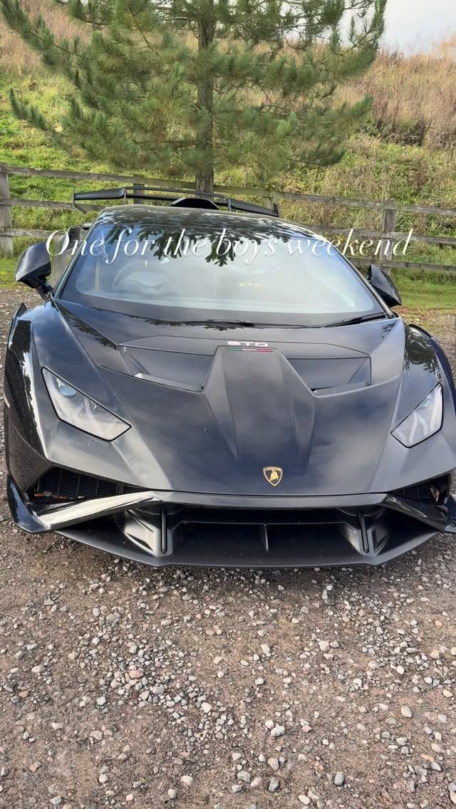 At The Cotswold Cottage Gems we are always looking for something a little bit different to entertain our guests.
Today we had the privilege of visiting the @oxfordshireshootingschool for a clay session in the sunshine.
Our gun man Richard shared invaluable technique guidance ensuring we all hit our targets.
Book your slot https://www.theoxfordshireshootingschool.co.uk.
#cotswolds #boysweekend #cottagestays #activityday #holidaycottage #countrylife #clayshooting #countrypursuits