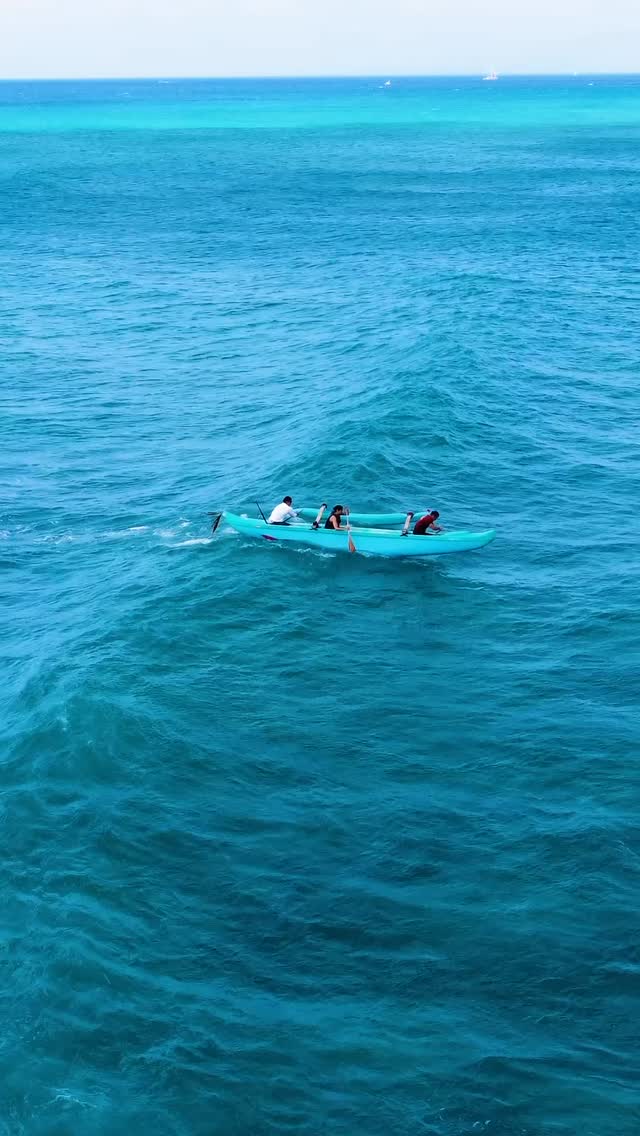 A great crew leading the way! #kapuawaaexperiences #alohafriday #waikiki #outrigger #diamondhead